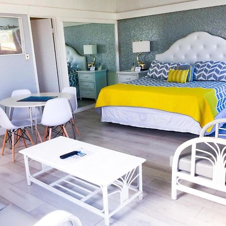 Coral Tides Resort ปอมปาโนบีช ภายนอก รูปภาพ