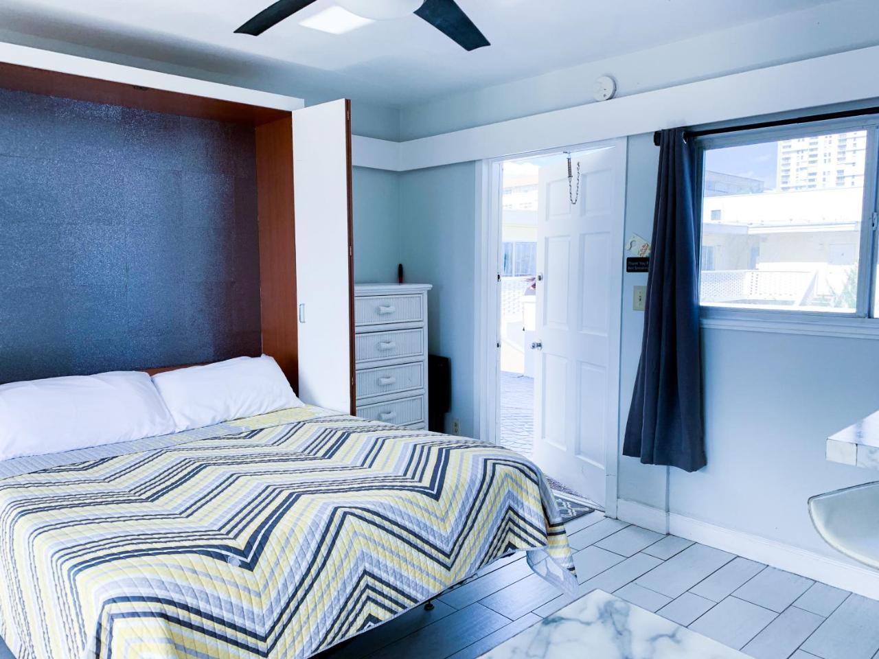 Coral Tides Resort ปอมปาโนบีช ภายนอก รูปภาพ