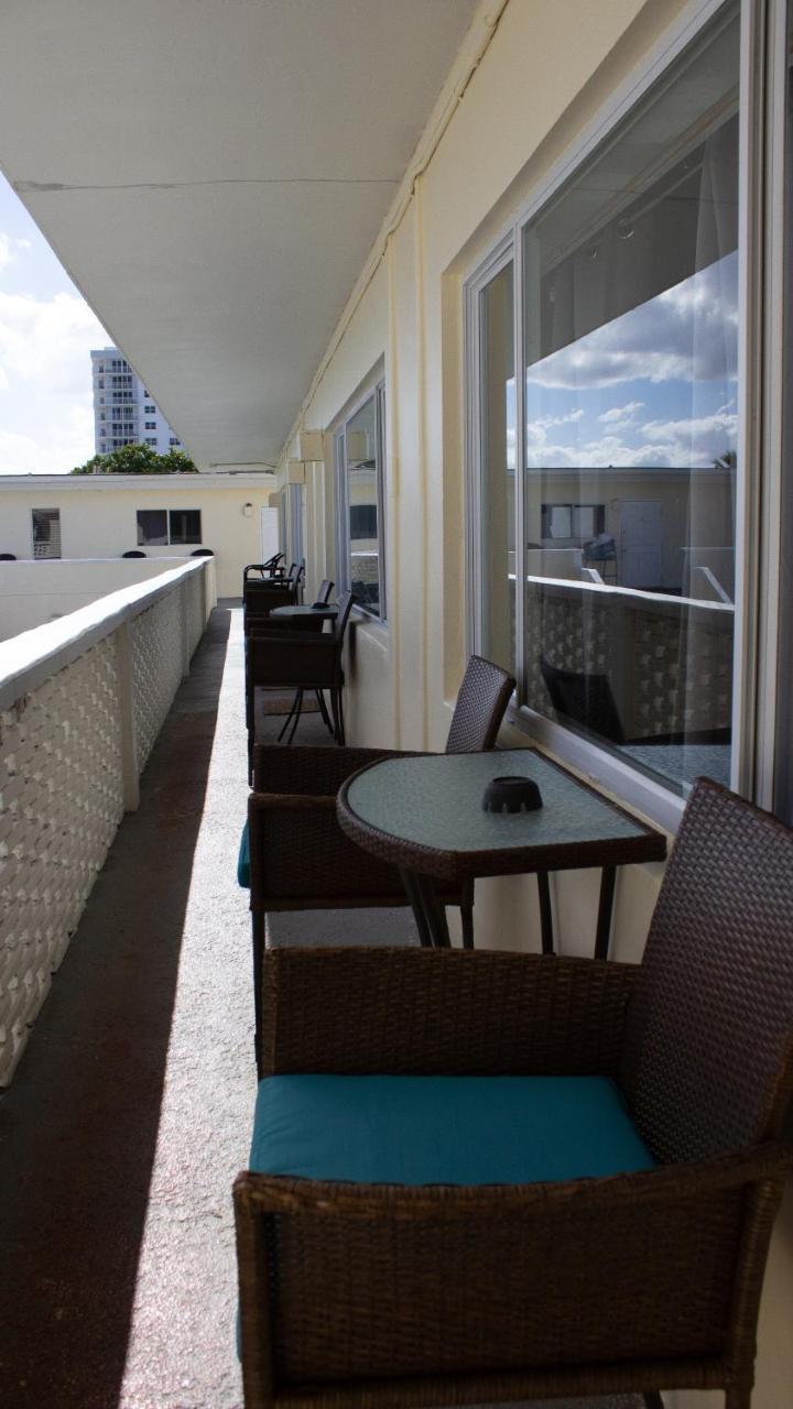 Coral Tides Resort ปอมปาโนบีช ภายนอก รูปภาพ